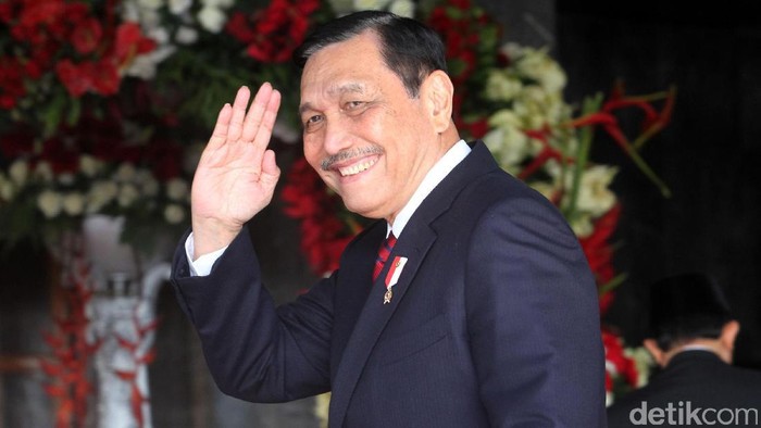 Luhut Binsar Panjaitan adalah Menteri Koordinator Bidang Kemaritiman RI.
