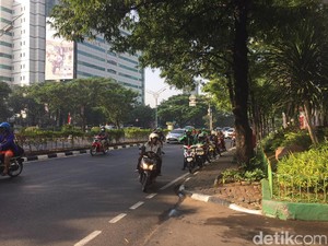 Protes Netizen Soal Motor Mau Dilarang Lewat Rasuna Said
