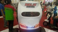 Bentuknya yang mirip seperti bajaj namun lebih bulat, membuatnya terlihat lucu dan menggemaskan. Untuk menggerakkan tidak perlu lagi gowes seperti sepeda listrik Selis pada umumnya.
