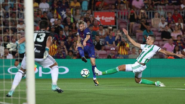 Total Gerard Deulofeu hanya mencetak dua gol untuk Barcelona pada musim ini.