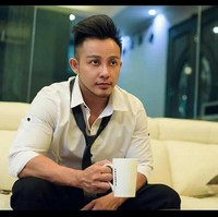 Disamping membangun otot-otot tubuh, ia pun mulai merubah suaranya menjadi lebih berat.Foto: Dok. Instagram el_lye_ipoh