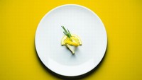  Potongan lemon memang terasa asam segar. Tapi seorang ibu hamil justru ngidam makan lemon beserta kulitnya! Foto: Vicky Jacob-Ebbinghaus dan Juarez Rodrigues