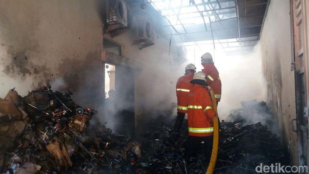 Rumah di Jemur Andayani XII Terbakar, Isi Gudang Ludes