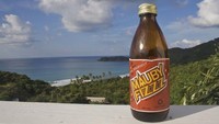 Mauby Fizz merupakan minuman yang populer di Kepulauan Karibia. Dibuat dari mauby yaitu sejenis kulit pohon. Rasanya manis dan sedikit pahit. Minuman ini diduga dapat menjadi obat pencahar pada beberapa orang. Foto: Istimewa