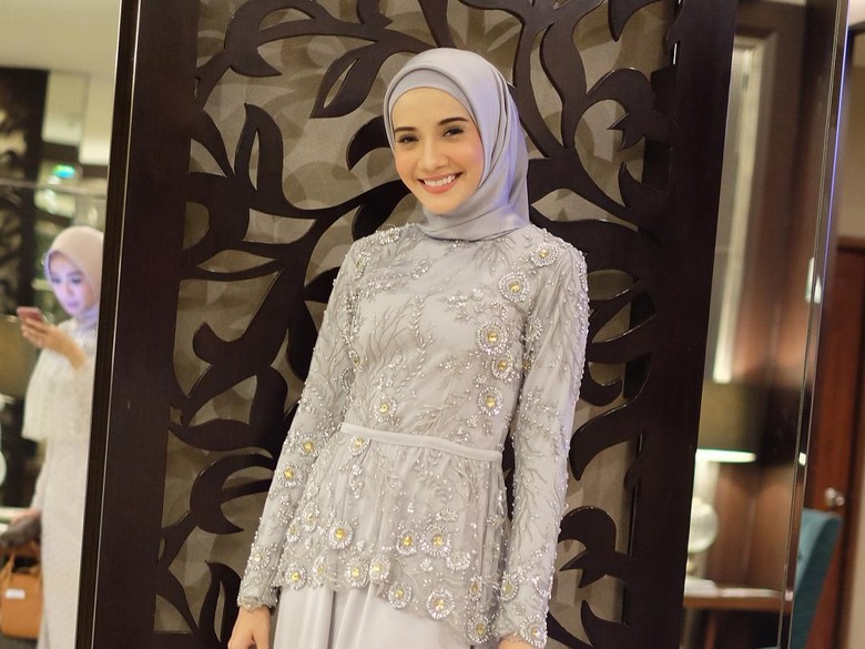 Takut Dipecat, Zaskia Sungkar Ngebut ke Resepsi Laudya Cynthia Bella Takut Dipecat, Zaskia Sungkar Ngebut ke Resepsi Laudya Cynthia Bella