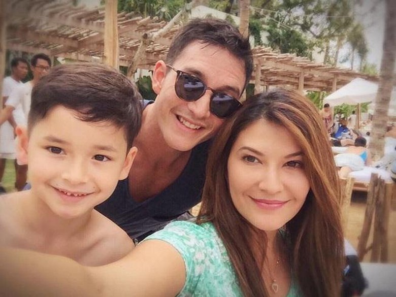 Mike Lewis Punya Rencana Bersama Tamara Bleszynski saat Natal Mike Lewis Punya Rencana Bersama Tamara Bleszynski saat Natal