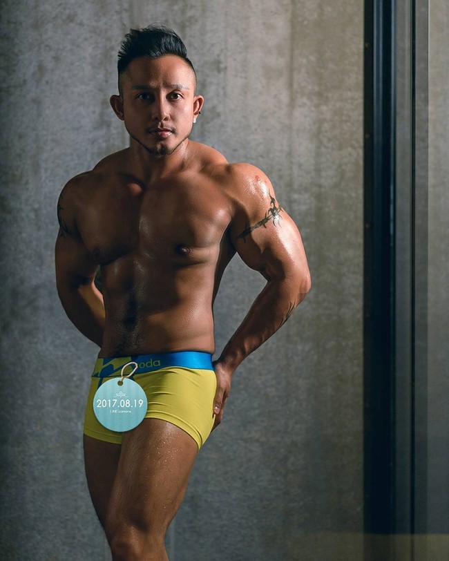 Sebelumnya El Lye adalah seorang wanita dengan tinggi 150 cm dan berat 42 kg. Sejak dirinya melakukan fitnes secara intensif dan dalam dwaktu dua tahun otot-ototnya pun mulai menonjol. Foto: Dok. Instagram el_lye_ipoh