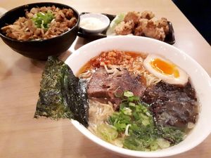 Fuku Ramen: Sedapnya Ramen Spesial Bertopping Beef Chashu dengan Kuah Kaldu Ayam