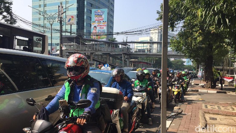 Motor di Jalan Rasuna Said (Foto: Heldania Ultri Lubis/detikcom) Motor di Jalan Rasuna Said (Foto: Heldania Ultri Lubis/detikcom)
