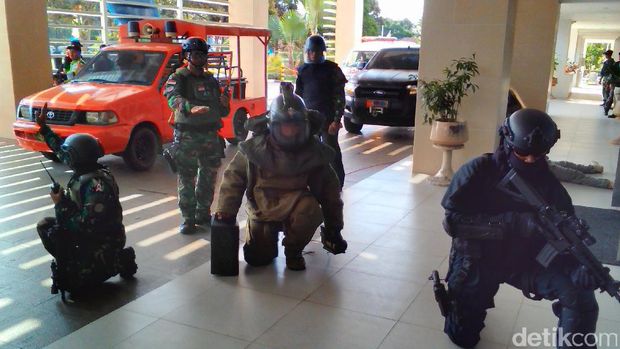 Aksi pasukan Elit Denjaka di Cilacap.