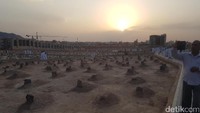 Foto: Pemakaman baqi terletak di sebelah timur Masjid Nabawi dan ada sejak zaman Nabi Muhammad. Beberapa sahabat dan keluarga Rasulullah dimakamkan di sini (Triono/detikTravel)
