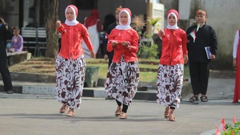 Sehingga sebagai generasi muda yang menggeluti di dunia fotografi tidak hanya mampu memotret namun lebih berdaya guna dengan segala kemampuannya masing-masing peserta. Foto: Forfos