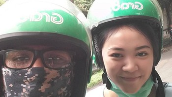 Ia selalu memajang fotonya di akun grup Facebook komunitas ojek online. Foto: Instagram.com/erwindoang8
