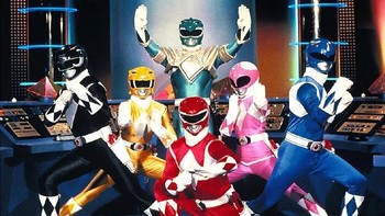 Power Rangers sudah sangat populer di masa silam. Mereka adalah para remaja pembela kebenaran, yang bisa mengendalikan robot hingga bersatu menjadi robot besar untuk mengalahkan musuh. Foto: istimewa
