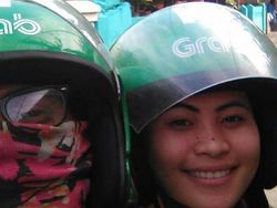 Bikin Iri, Penumpang Driver Ojek Online Ini Cantik-cantik
