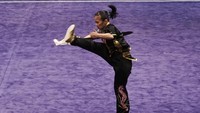 Felda Elfira Santoso berhasil meraih medali emas  dari nomor daoshu putri SEA Games XXIX di KLCC, Kuala Lumpur, Malaysia, Senin (21/8). (Wahyu Putro/Antara Foto).
