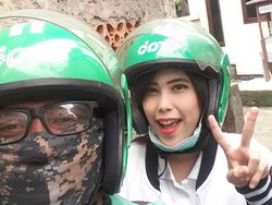 Bikin Iri, Penumpang Driver Ojek Online Ini Cantik-cantik