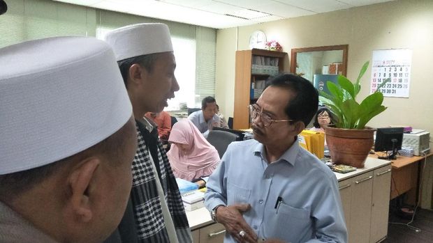 Perwakilan massa menyampaikan kepada staf sekretariat fraksi jika Kamis (24/8) mendatang akan melakukan aksi kembali.