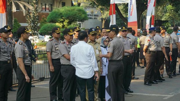 Operasi pasar ini untuk membantu warga agar mudah mendapatkan bahan pokok makanan.