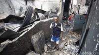 Kebakaran tersebut terjadi akibat kebocoran tabung gas.