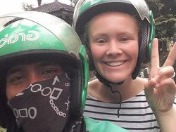 Bikin Iri, Penumpang Driver Ojek Online Ini Cantik-cantik
