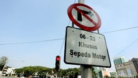 Uji coba pembatasan motor di kawasan Jl Rasuna Said dan Jl Jenderal Sudirman dilaksanakan pada pertengahan September.