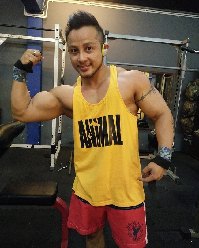 El Lye juga berusaha untuk menumbuhkan rambut di wajahnya. Saat dirinya berpose tanpa menggunakan busana, terlihat jelas bahwa payudaranya telah menjadi dada yang bidang dengan perut six pack. Foto: Dok. Instagram el_lye_ipoh