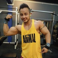 El Lye juga berusaha untuk menumbuhkan rambut di wajahnya. Saat dirinya berpose tanpa menggunakan busana, terlihat jelas bahwa payudaranya telah menjadi dada yang bidang dengan perut six pack. Foto: Dok. Instagram el_lye_ipoh