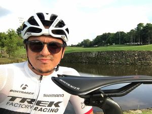 Atikah, Perempuan yang Jadi Sorotan Saat Gowes Bareng Engku Emran