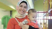 Akhir-akhir ini Nina Zatulini jarang terlihat di dunia hiburan dan fokus mengurus anaknya. Dok. Instagram/ninazatulini22