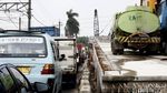 Kemacetan Mengular Imbas Proyek Flyover Cipinang Lontar