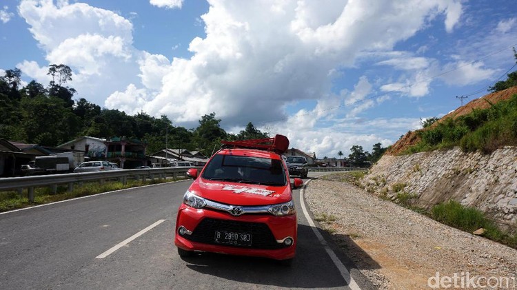 Penjaga Sinyal di Perbatasan Kebutuhan sinyal di daerah perbatasan menjadi akses telekomunikasi yang sangat penting bagi masyarakat. Tahu nggak, untuk merawatnya pun tak main-main, harus bertaruh nyawa.