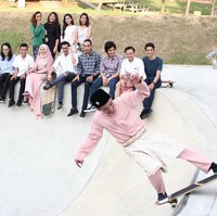 Foto-foto unik pernikahannya inipun menjadi viral di media sosial karena telah di retweet di Twitter lebih dari 44 ribu kali. Banyak netizen yang kagum atas konsep foto yang keren itu. Foto: Dok. Instagram