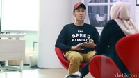 Tertangkapnya Tora Sudiro akibat kasus psikotropika yakni dumolid. Ia pun sempat diwawancarai secara ekslusif di Blak-Blakan usai bebas.  Asep Syaifullah/detikFoto.