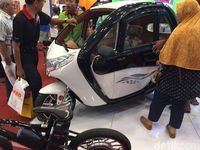 Motor listrik tiga roda Selis. 