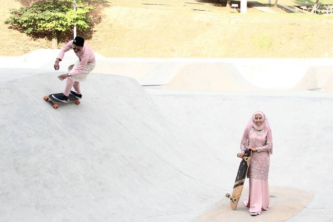 Vina bertemu suaminya lima tahun yang lalu saat dirinya mulai melakukan longboarding. Foto: Dok. Instagram