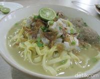 Slurp! Siang Ini Bisa Jajan Mie Kocok Bandung yang Mulur Gurih di Sini