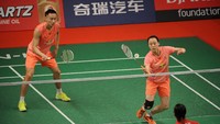 Mahkota ganda campuran menjadi milik Zhang Nan/Zhao Yunlei dengan mengalahkan pasangan China lain, Liu Cheng/Bao Yixin, dengan skor 21-17, 21-11. (Robertus Pudyanto/Getty Images)