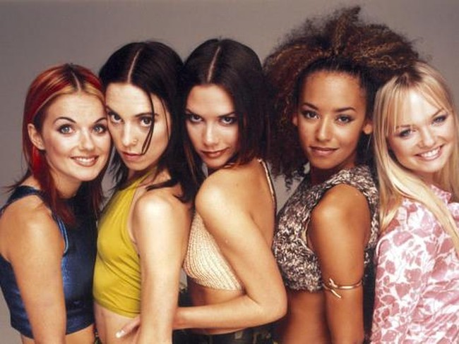Emma Bunton dijuluki sebagai Baby Spice saat masih aktif bersama grup vokalnya Spice Girls. Nama Baby Spice sangat sesuai dengannya karena memiliki penampilan yang imut. Di Spice Girls, Emma memang menjadi anggota termuda.  Foto: Getty Images