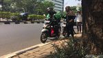 Aktivitas Ojek Antar Orang Kantoran di Rasuna Said Sebelum Terlarang