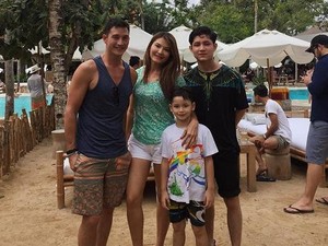Bahagianya Mike Lewis Bisa Liburan Bareng Tamara Bleszynski dan Anak Lagi