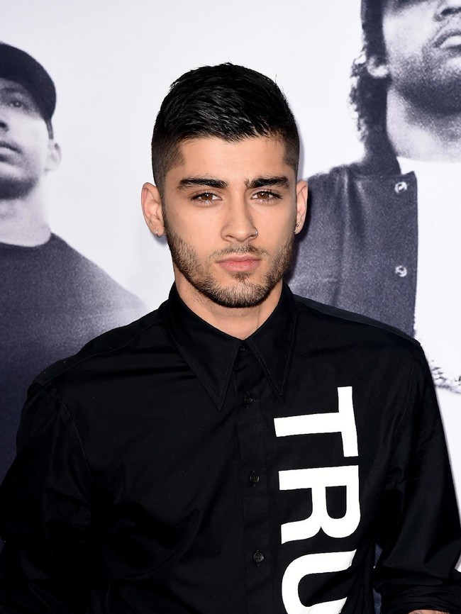 Zayn Malik arrives at the premiere of Universal Pictures and Legendary Pictures Straight Outta Compton at the Microsoft Theatre on August 10, 2015 in Los Angeles, California.  (Photo by Kevin Winter/Getty Images)