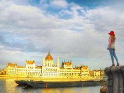 Suka Piknik Sendirian, Blogger Seksi Ini Kesal Dicurigai