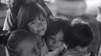 Ariel kini menyibukkan diri dalam kegiatan sosial sebagai relawan pengajar bagi anak-anak kurang mampu. Dok. Instagram/arieltatum