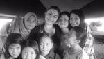 Respect! Ariel Tatum Jadi Pengajar Anak-anak Kolong Jembatan