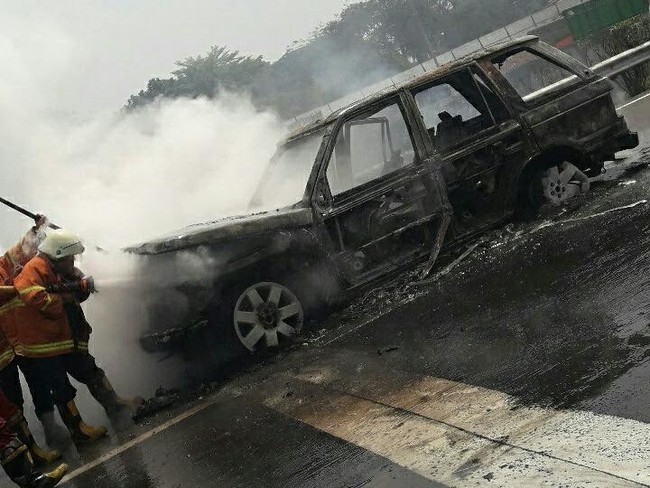 10 Faktor Penyebab Mobil Terbakar