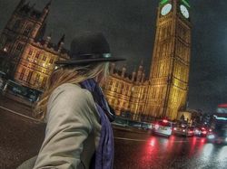 Suka Piknik Sendirian, Blogger Seksi Ini Kesal Dicurigai