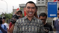 Anton keluar gedung KPK, Selasa (22/8/2017).