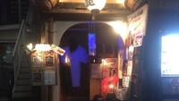 Yurei Izakaya adalah bar bertema hantu yang penuh dengan dekorasi menakutkan. Sama seperti namanya, makanan disini juga dinamai dengan hal mengerikan seperti bloody potato rice. Foto: Istimewa