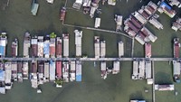 Dari udara, wilayah ini tampak seperti perkampungan terapung di atas lautan Natuna yang sangat luas dan hampir 95 persen rumah berdiri kokoh hanya dengan berbahan kayu dan tertata rapi.   
